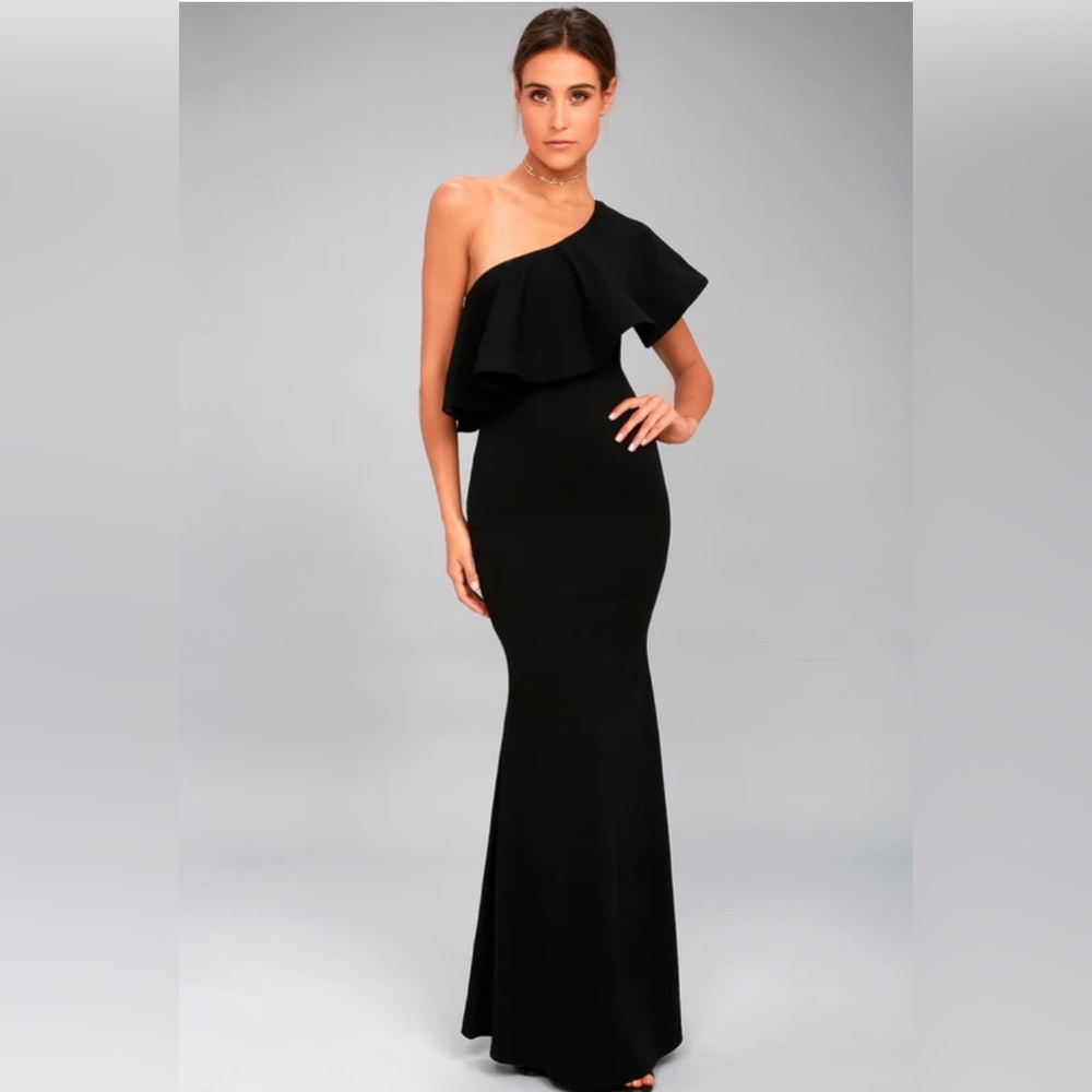 Black One Shoulder Gown Size S
